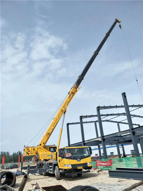 杂多县超高层建筑钢结构吊装案例
